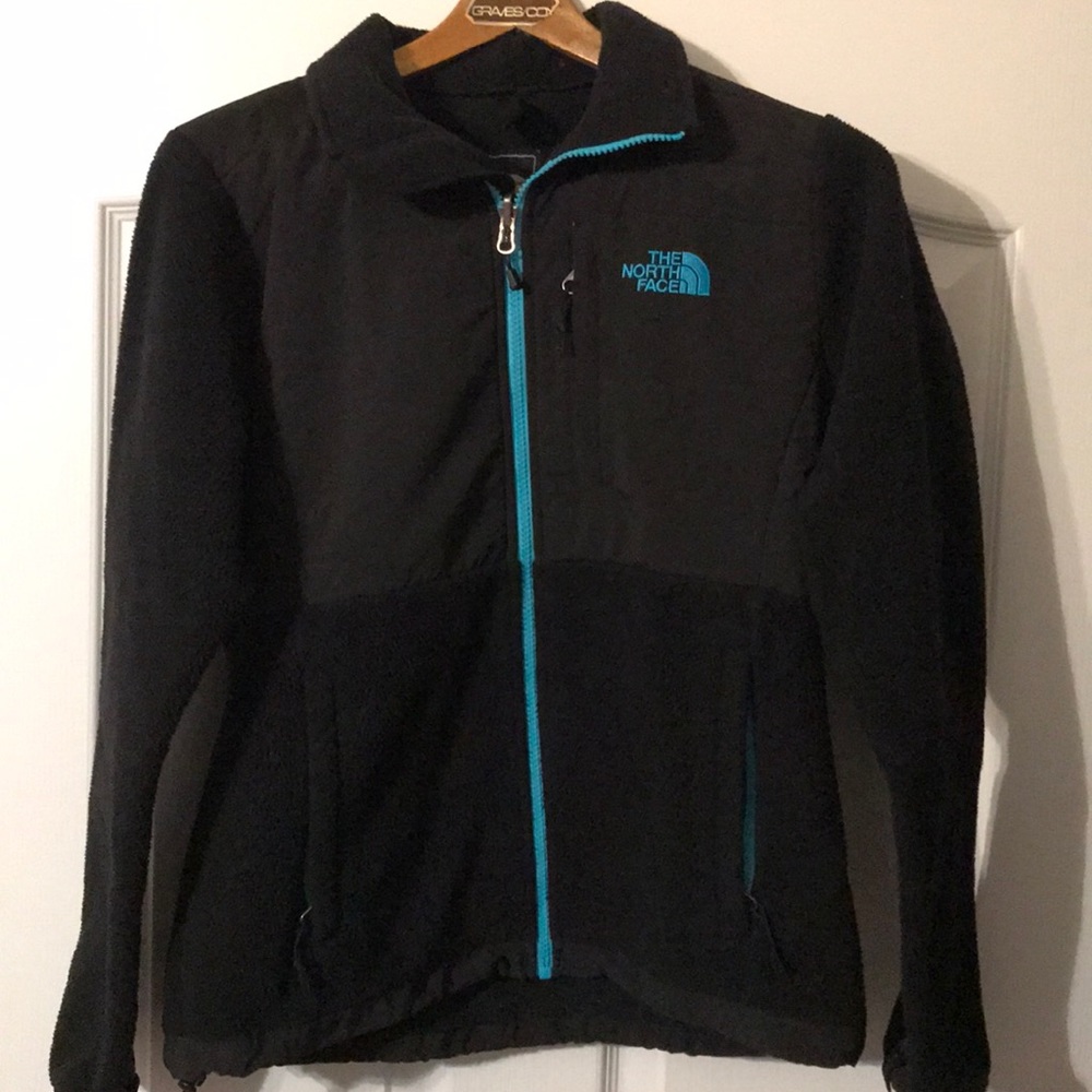 Women’s The North Face fleece jacket size small.